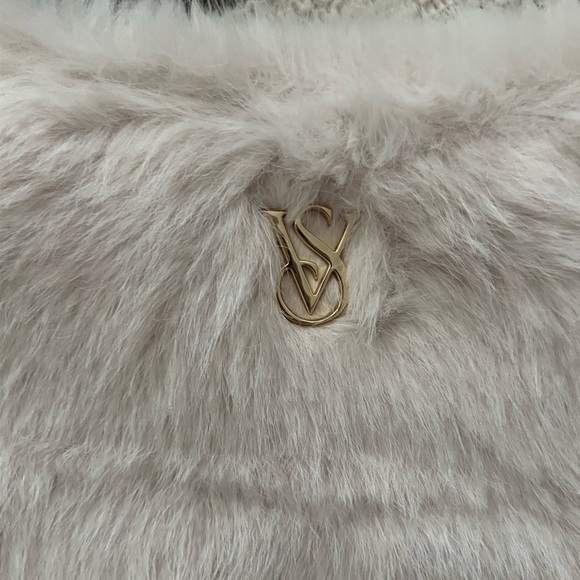 Faux Fur Tote Bag in Cream - Picture 2 of 3